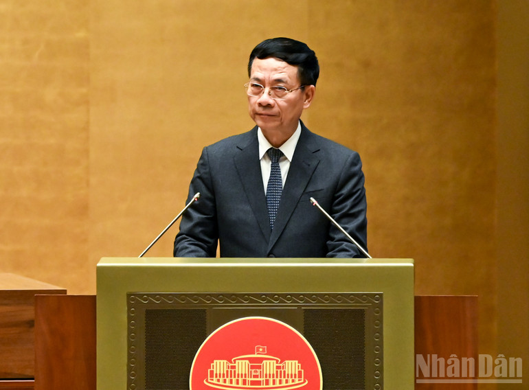 Bộ trưởng Khoa học và Công nghệ Nguyễn Mạnh Hùng trình bày tờ trình dự án Luật sửa đổi, bổ sung một số điều của Luật Sở hữu trí tuệ. (Ảnh: DUY LINH) ndo_br_bo-truong-nguyen-manh-hung.jpg