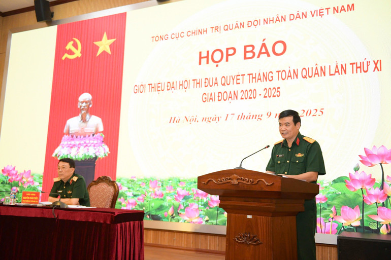 Đại diện Ban Tổ chức thông tin và nội dung, chương trình của Đại hội. (Ảnh: THẾ ĐẠI) hop-bao-0-5844.jpg