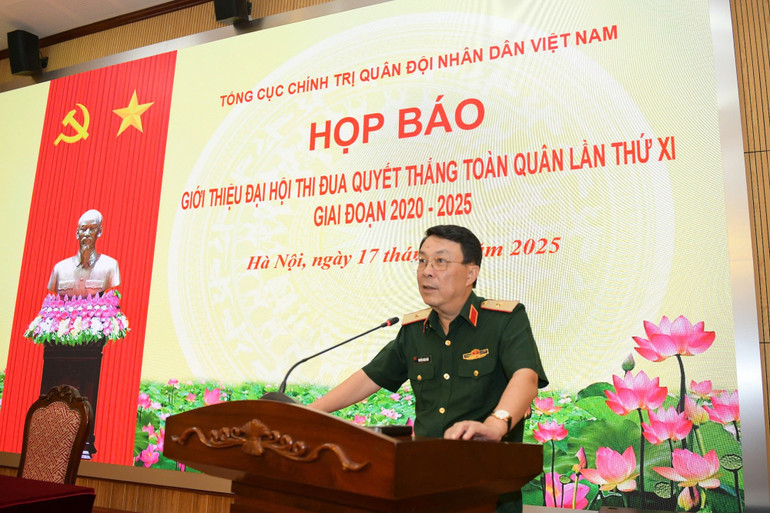Thiếu tướng Nguyễn Xuân Thủy, Phó Cục trưởng Cục Tuyên huấn phát biểu tại họp báo. (Ảnh: THẾ ĐẠI) hop-bao-5-7741.jpg