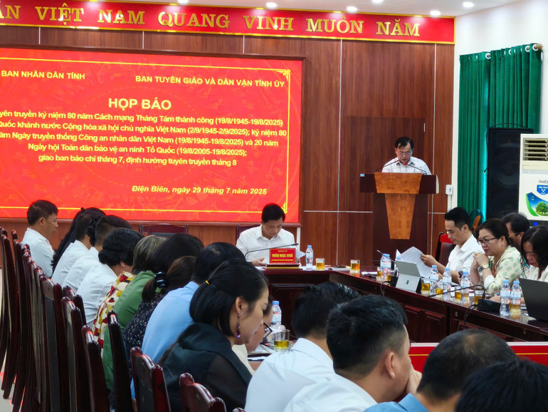 Phó Chủ tịch Ủy ban nhân dân tỉnh Điện Biên Vừ A Bằng thông tin tại họp báo. z6852263888539-468e8427cfd97fea7db65d67c8fd6059.jpg