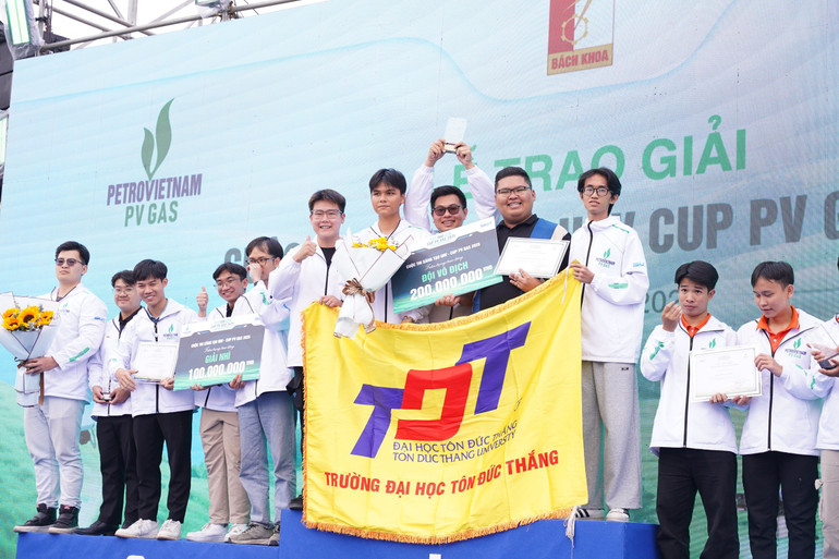 După o competiție dificilă și captivantă, titlul de campion a aparținut echipei SKY VISION - Universitatea Ton Duc Thang. txh09547.jpg