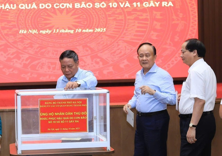 Lãnh đạo Thành ủy Hà Nội tham gia quyên góp ủng hộ. zalo-249884133300919.jpg