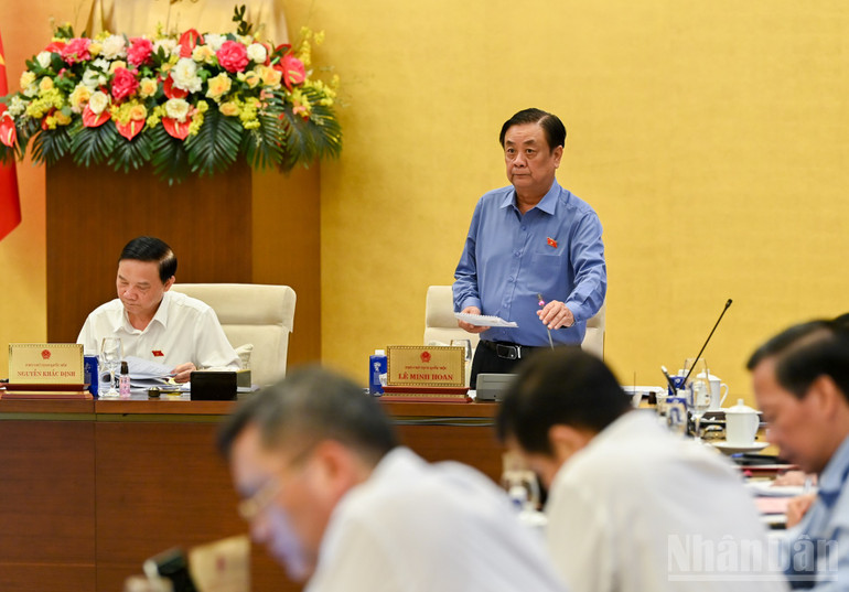 Phó Chủ tịch Quốc hội Lê Minh Hoan điều hành nội dung phiên họp. (Ảnh: DUY LINH) ndo_br_pho-ctqh-le-minh-hoan-1.jpg