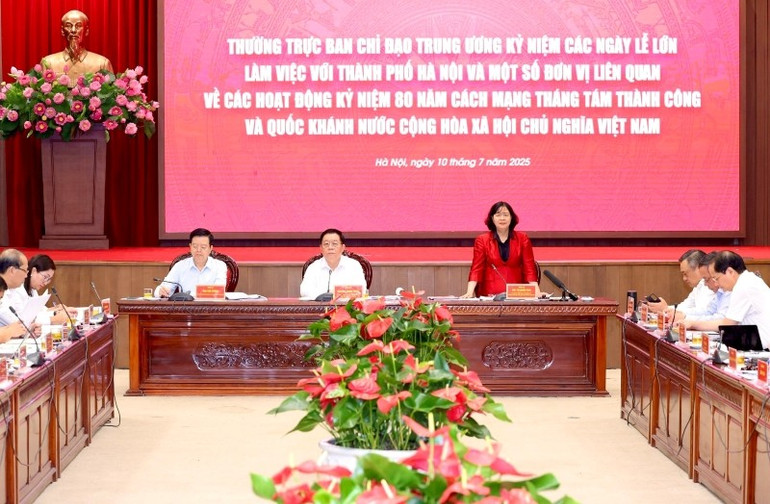 Bí thư Thành ủy Hà Nội Bùi Thị Minh Hoài phát biểu tại hội nghị. bi-thu-1.jpg