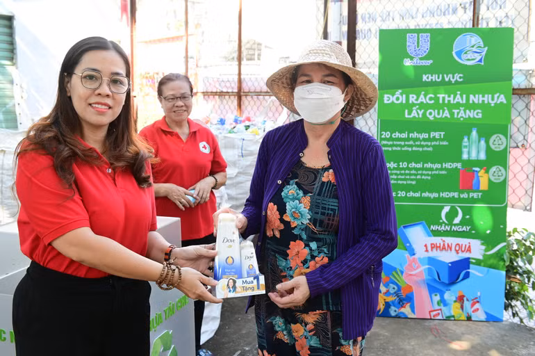 cac-hoat-dong-thu-gom-phan-loai-rac-thai-nhua-do-unilever-trien-khai-trong-giai-doan-2023-2024.jpg