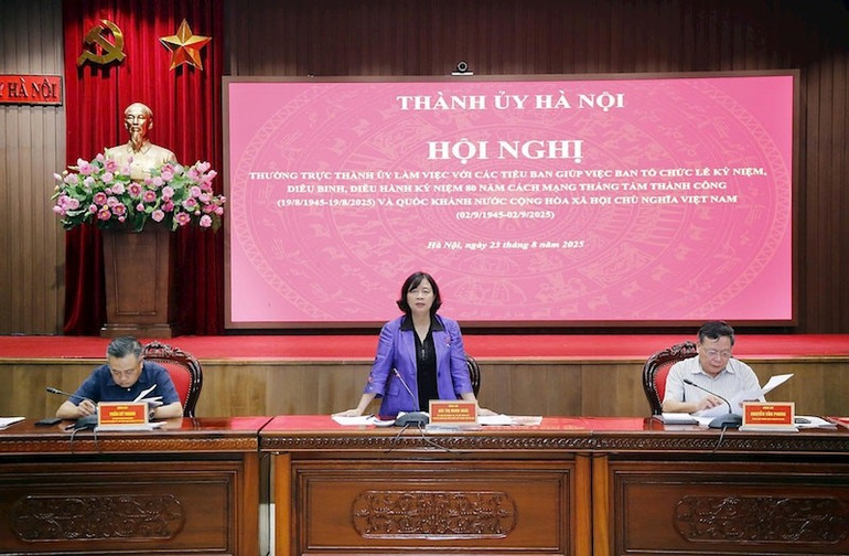 Bí thư Thành ủy Hà Nội phát biểu chỉ đạo tại buổi làm việc với các tiểu ban giúp việc Ban tổ chức lễ kỷ niệm, diễu binh, diễu hành kỷ niệm 80 năm Cách mạng tháng Tám thành công và Quốc khánh 2/9. hoi-nghi-thanh-uy-1.jpg