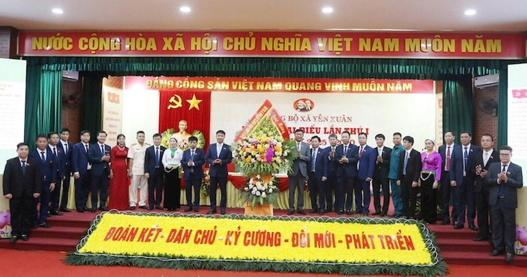 Lãnh đạo Thành ủy Hà Nội chúc mừng Ban Chấp hành Đảng bộ xã Yên Xuân nhiệm kỳ 2025-2030. ban-chap-hanh-yen-xuan.jpg