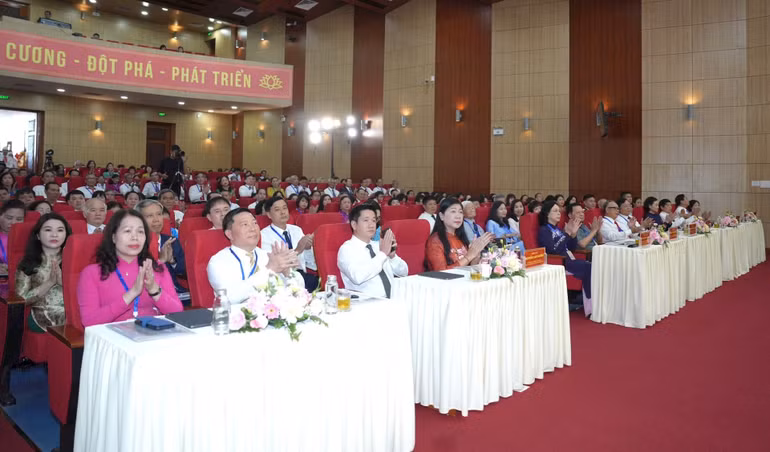 quang-canh-dai-hoi-1.jpg