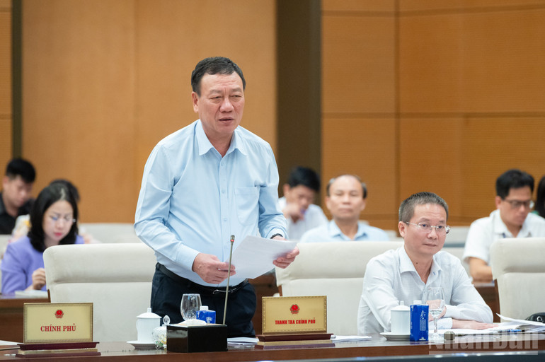 Tổng Thanh tra Chính phủ Đoàn Hồng Phong trình bày tờ trình tại phiên họp. (Ảnh: DUY LINH) ndo_br_z61-5248-tong-thanh-tra-chinh-phu-doan-hong-phong.jpg