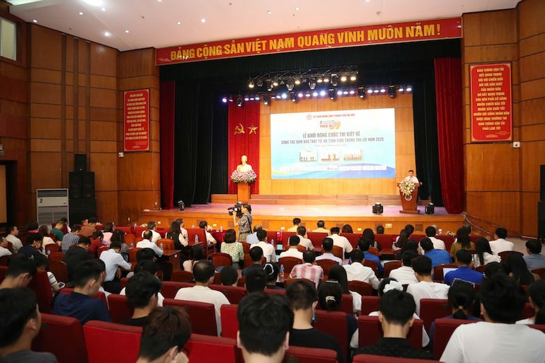 Quang cảnh buổi lễ. zalo-240958456857996.jpg
