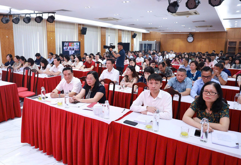 Các đại biểu tham dự Lễ phát động. z7087433123315-ba6df895a18dfed413ead7d8f91226dd.jpg