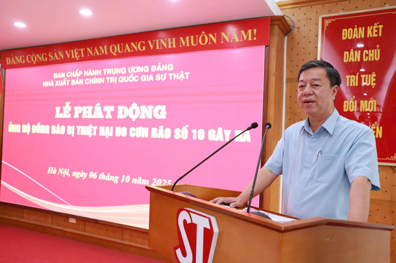 PGS, TS Vũ Trọng Lâm, Giám đốc - Tổng Biên tập Nhà xuất bản Chính trị quốc gia Sự thật phát động ủng hộ trong toàn thể cán bộ, viên chức và người lao động Nhà xuất bản. z7087433116416-6d28a13347190864fc92501c60724e70.jpg