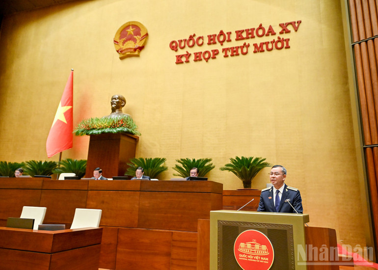 Tổng Kiểm toán Nhà nước Ngô Văn Tuấn báo cáo tại Kỳ họp thứ 10, Quốc hội khóa XV. (Ảnh: THỦY NGUYÊN) ndo_br_chi-5337.jpg