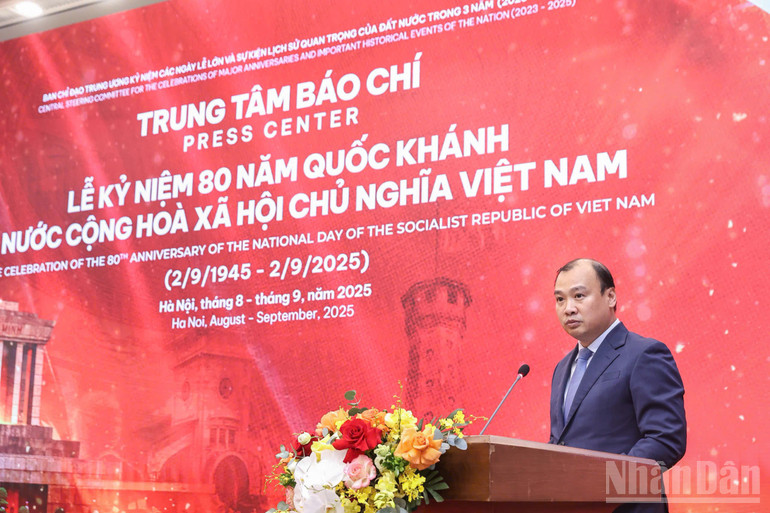 Đồng chí Lê Hải Bình, Ủy viên dự khuyết Trung ương Đảng, Thứ trưởng Thường trực Bộ Văn hóa, Thể thao và Du lịch, Giám đốc Trung tâm Báo chí phát biểu khai mạc. (Ảnh: THỦY NGUYÊN) ndo_br_z6946839876590-817071e12959e0e7edf3f2b3930739d3.jpg