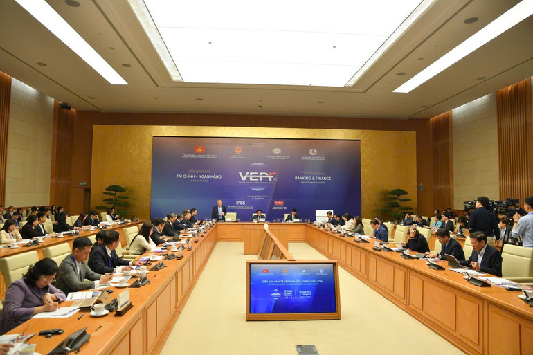 ผู้แทนที่เข้าร่วมการประชุมเชิงหัวข้อครั้งที่ 1 (ภาพ: เดอะ ได) quang-canh-hoi-thao-chuyen-de-1.jpg