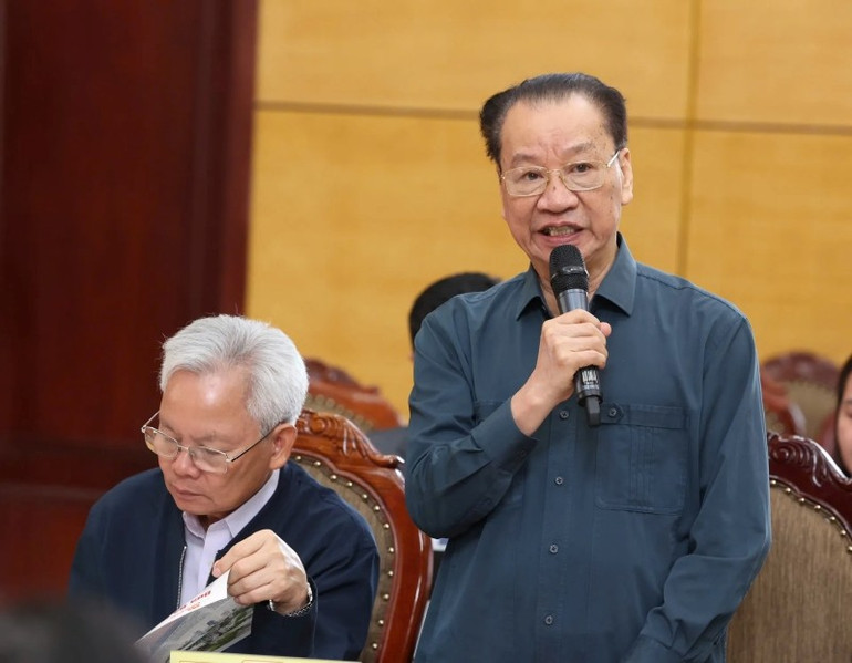 Nguyên Phó Chủ tịch Thường trực Hội đồng Lý luận Trung ương Phùng Hữu Phú tham gia ý kiến. phung-huu-phu1.jpg