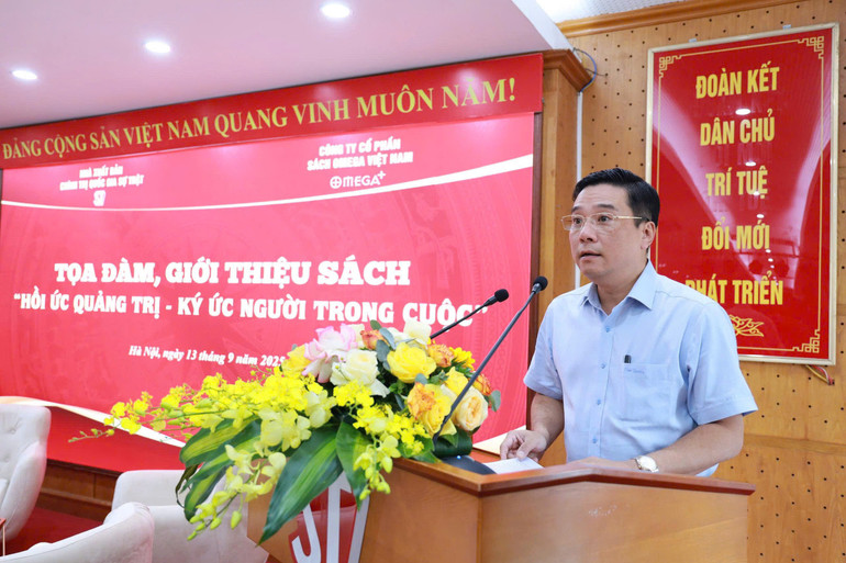 Phó Giám đốc Nhà xuất bản Chính trị quốc gia Sự thật Nguyễn Thái Bình phát biểu khai mạc tọa đàm. z7007220040980-affde9c08b36c4e9f06279914c587c54.jpg