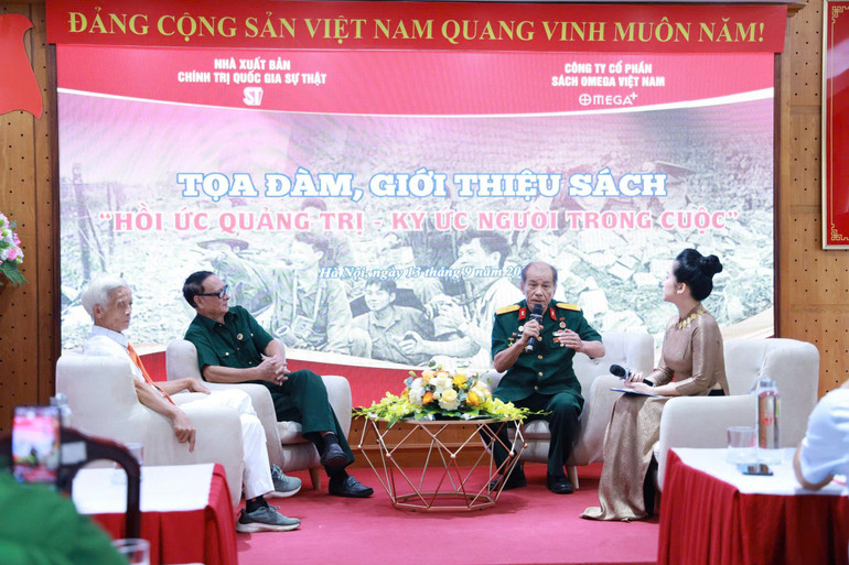 Các nhân chứng lịch sử chia sẻ tại tọa đàm. z7007220149976-0e70a005f24f250a72465ebb0a68daf1.jpg
