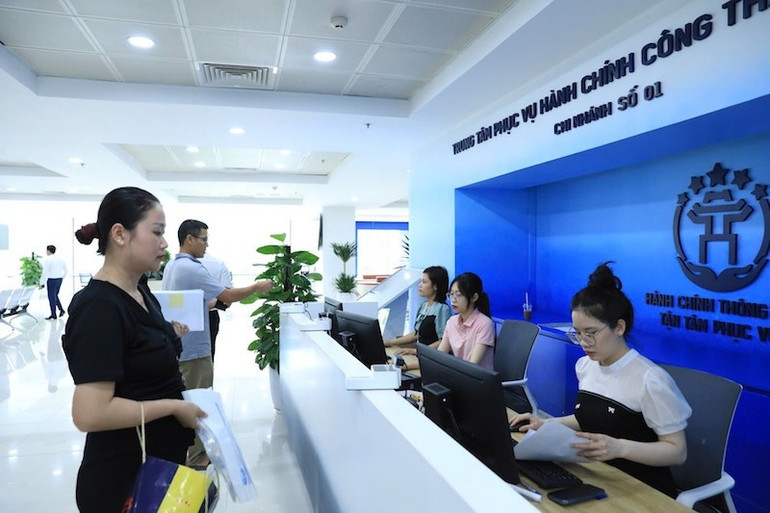 Người dân đến làm thủ tục hành chính tại Trung tâm Phục vụ hành chính công thành phố Hà Nội chi nhánh số 01. chi-nhanh-so-1-trung-tam-phuc-vu-hanh-chinh-cong-thanh-pho-ha-noi.jpg