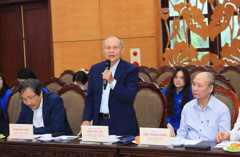 Các đại biểu tham gia góp ý tại buổi tọa đàm. tran-viet-luu.jpg