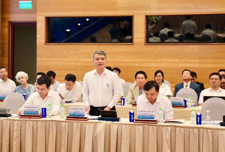 Các đại biểu trao đổi, thảo luận. cac-dai-bieu-trao-doi-thao-luan-tai-dien-dan.jpg