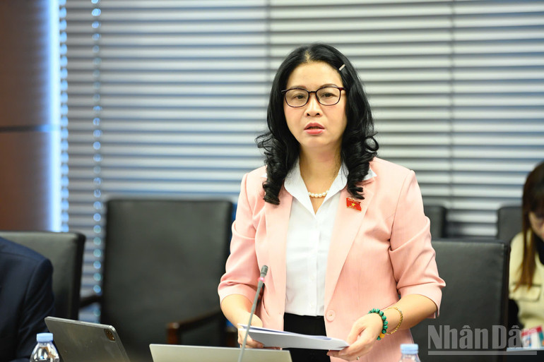 Delegatul Nguyen Thi Lan (Delegația Hanoi). (Foto: DUY LINH) ndo_br_4a53b9f5858d09d3509c.jpg
