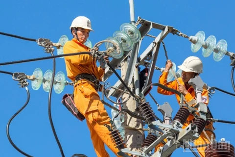 EVNCPC đã khẩn trương triển khai đồng bộ nhiều giải pháp nhằm bảo đảm cung cấp điện an toàn, ổn định, tin cậy trên địa bàn các tỉnh, thành phố khu vực miền trung.