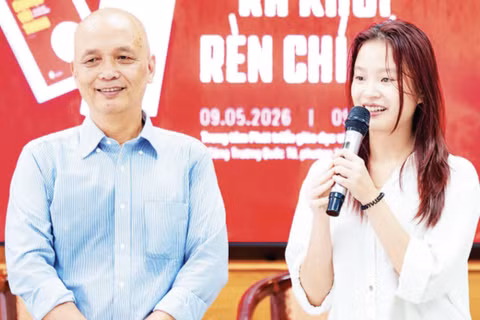 Tác giả Nguyễn Thành Nam cùng nhân vật “Thanh”.