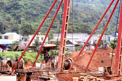 Cầu cứng Tùng Tạo, phường Hà Giang 2, được đầu tư xây dựng để thay thế cầu treo bị nước lũ cuốn trôi do thiên tai.