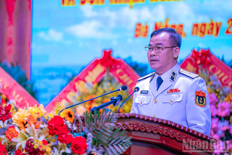 Chuẩn Đô đốc Nguyễn Đăng Tiến, Chính ủy Vùng 3 Hải quân phát biểu tại buổi lễ. ndo_br_vung-3-hai-quan-1.jpg