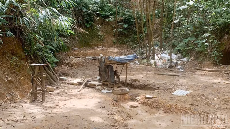 Khu vực khai thác vàng trái phép ở xã Thạnh Bình.