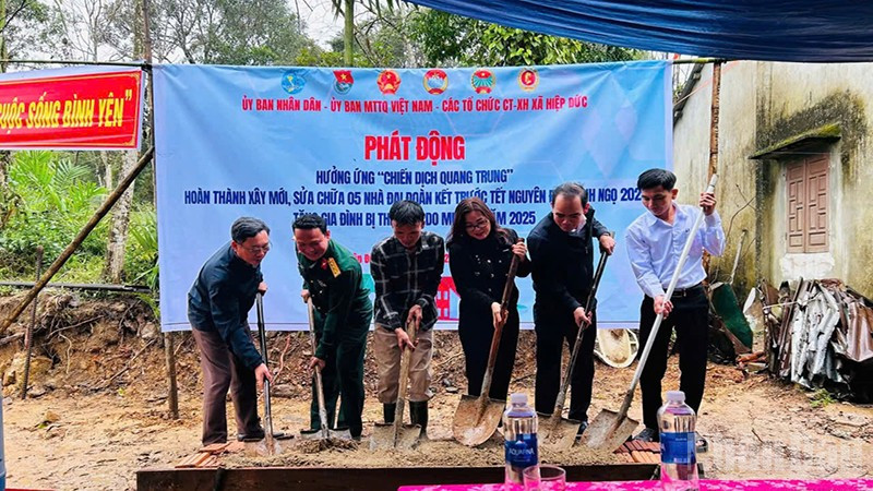 Xã Hiệp Đức và Ban Chỉ huy Phòng thủ khu vực 3 - Trà My tổ chức khởi công sửa chữa, xây dựng nhà mới trên địa bàn.