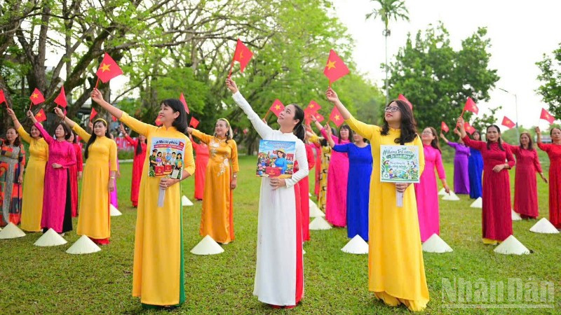 Hội Liên hiệp phụ nữ phường Hương Trà, thành phố Đà Nẵng tổ chức Chương trình đồng diễn dân vũ chào mừng 116 năm Ngày Quốc tế Phụ nữ.