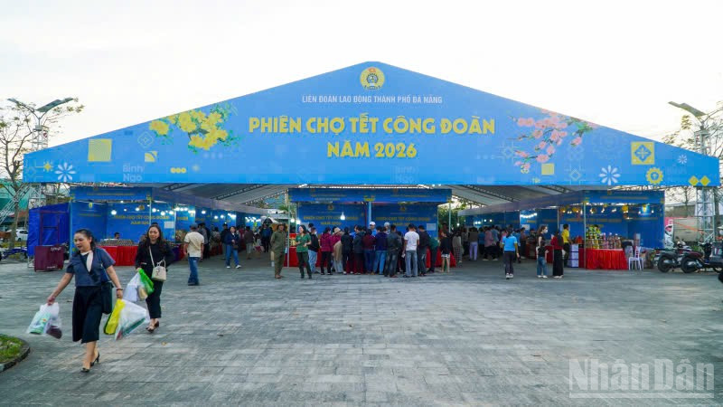 Quang cảnh Phiên chợ Tết Công đoàn năm 2026 tại Khu công nghiệp Tam Thăng, phường Bàn Thạch, thành phố Đà Nẵng.