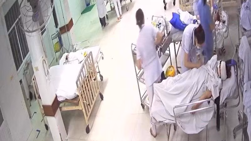 Bệnh viện Bệnh viện Đa khoa Quảng Nam đã kích hoạt báo động đỏ xử lý cấp cứu kịp thời cho các nạn nhân bị tai nạn giao thông. (Ảnh từ Bệnh viện Đa khoa Quảng Nam).