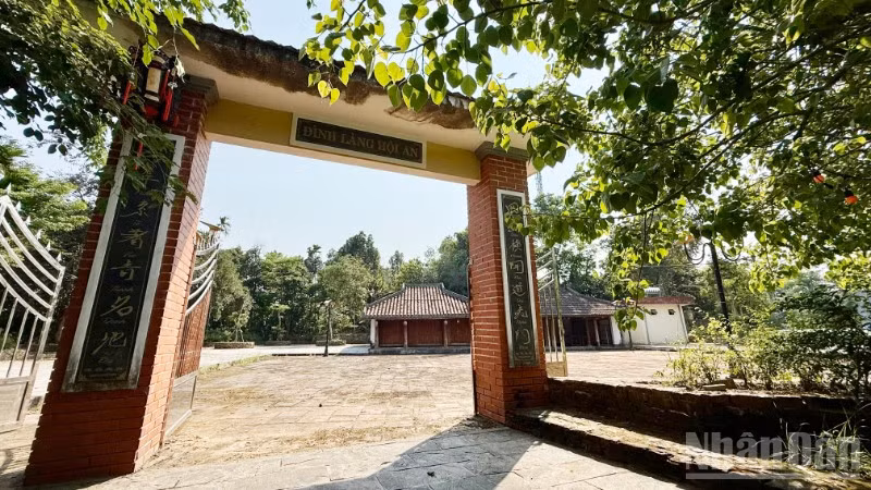 Đình làng Hội An tại thôn Hội An, xã Sơn Cẩm Hà được xây dựng vào khoảng năm 1870.