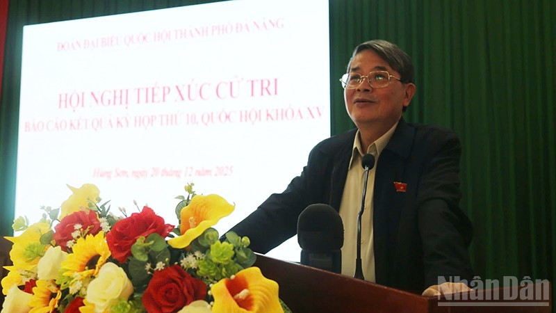 Phó Chủ tịch Quốc hội Nguyễn Đức Hải phát biểu tại buổi tiếp xúc cử tri.