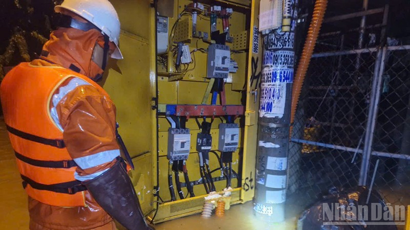 EVNCPC đã khôi phục cấp điện cho hơn 400.000 khách hàng.