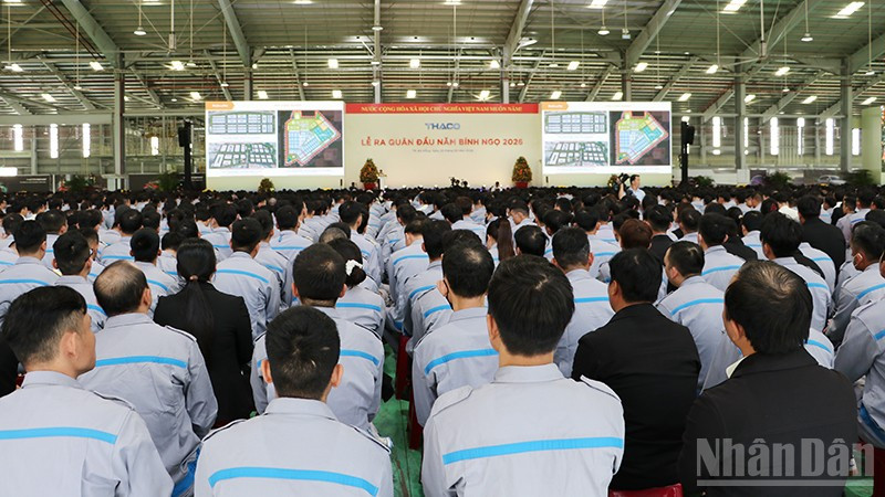 Hơn 10.000 người lao động tại THACO Chu Lai dự lễ ra quân đầu năm Bính Ngọ 2026.