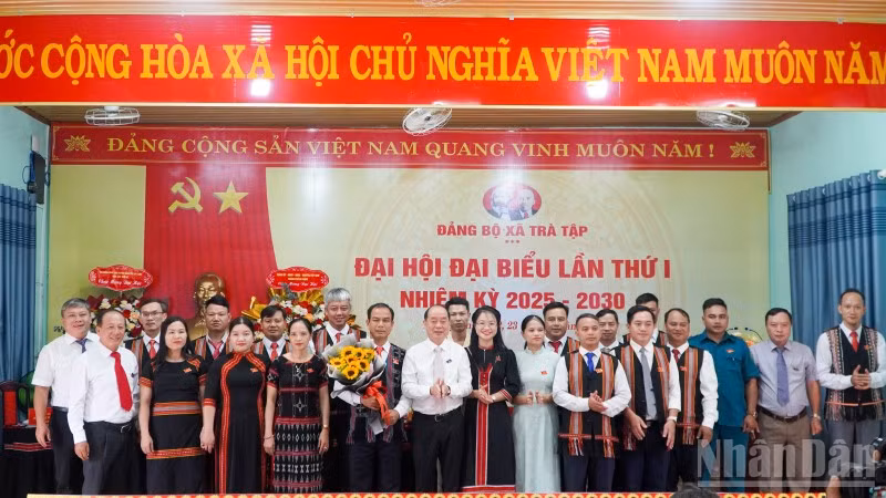 Ban Chấp hành Đảng bộ xã Trà Tập, nhiệm kỳ 2025-2030 ra mắt.