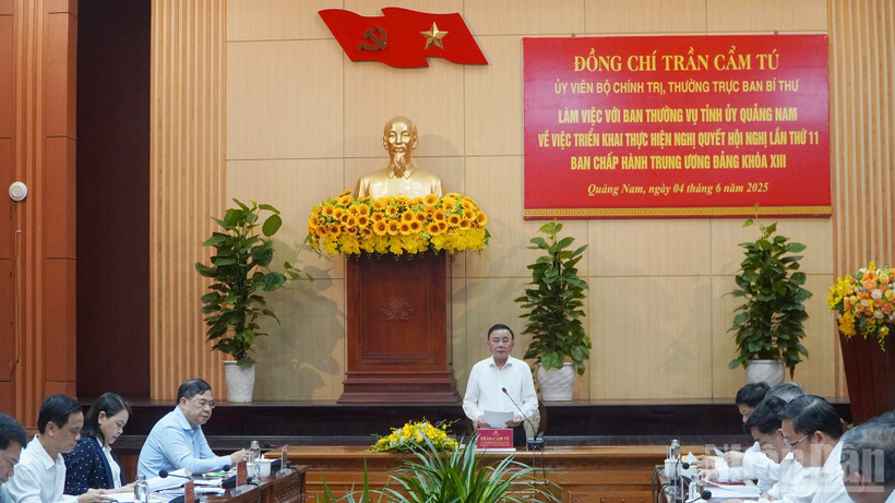 Đồng chí Trần Cẩm Tú, Ủy viên Bộ Chính trị, Thường trực Ban Bí thư, phát biểu tại buổi làm việc.