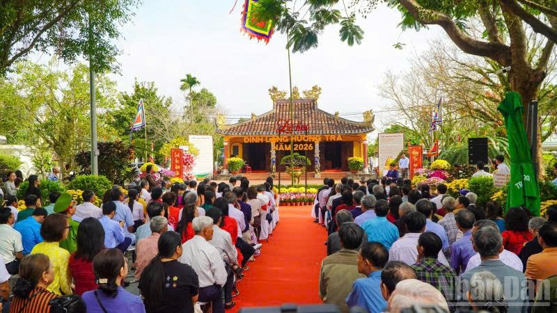 Lễ hội Đình làng Hương Trà năm 2026 thu hút đông đảo nhân dân tham gia.