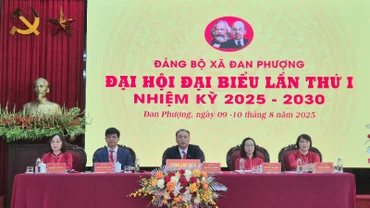 Đoàn Chủ tịch Đại hội. (Ảnh: DIỆU THƯƠNG)
