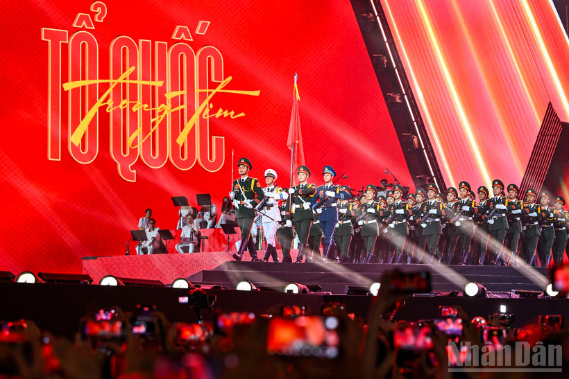 [Ảnh] Nhìn lại những khoảnh khắc thăng hoa tại concert quốc gia "Tổ quốc trong tim"