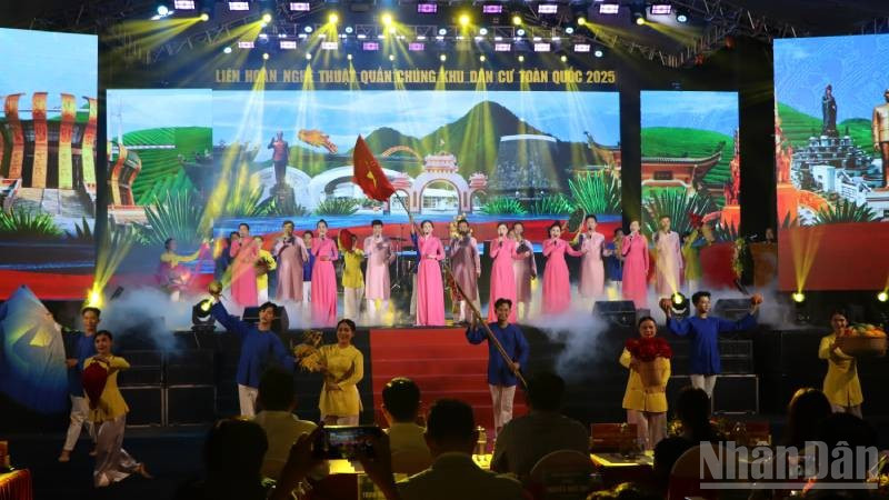 Quang cảnh khai mạc liên hoan.