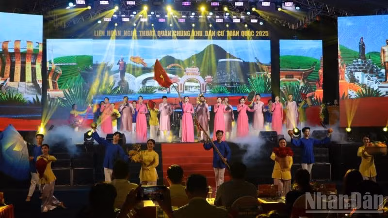 Quang cảnh khai mạc liên hoan.