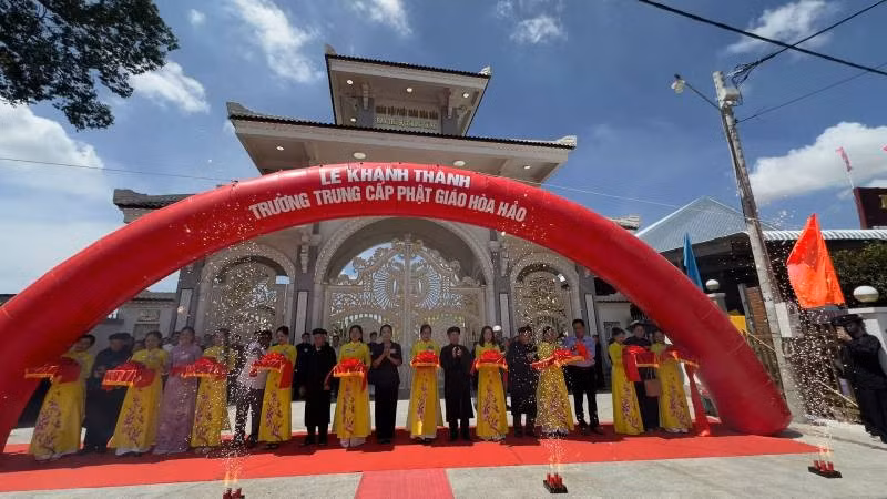 Khánh thành Trường trung cấp Phật giáo Hòa Hảo.