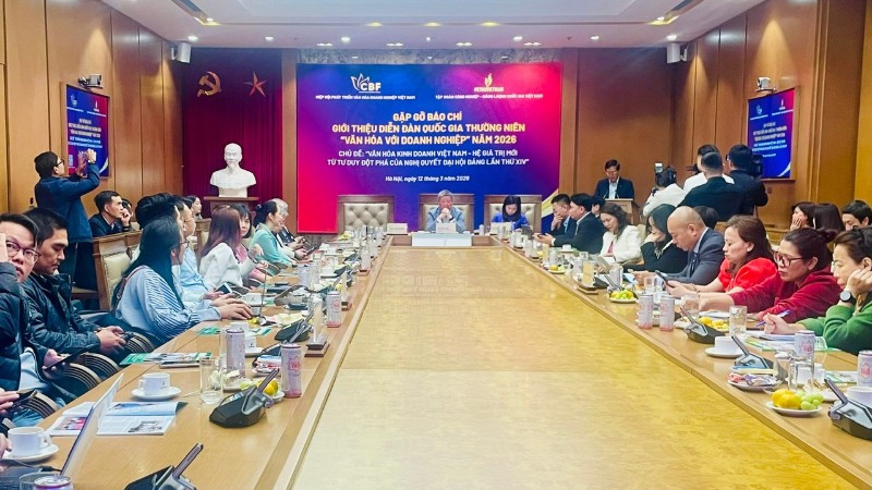 Toàn cảnh buổi gặp gỡ báo chí.