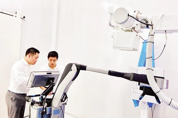 Thiết bị chụp X-quang phổi tích hợp trí tuệ nhân tạo tại Trạm y tế xã Thạnh An.