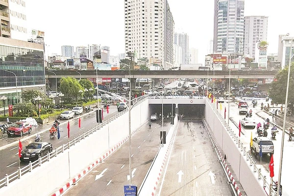 Hầm chui tại nút giao Lê Văn Lương-Vành đai 3.